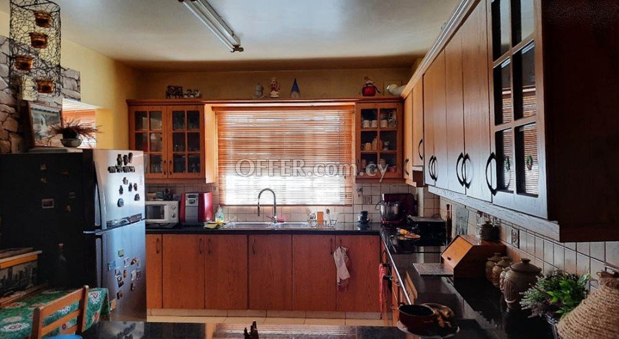 For Sale, Three-Bedroom Apartment in Agioi Omologites - 2