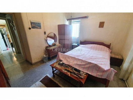Old house of three bedrooms in Agios Dometios very close to 2 universities suitable for development - 2