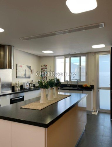 For Sale, Luxury and Contemporary Three-Bedroom Whole Floor Penthouse in Strovolos - 7