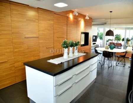 For Sale, Luxury and Contemporary Three-Bedroom Whole Floor Penthouse in Strovolos - 8