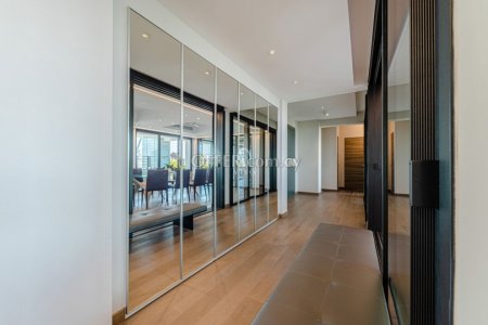 LUXURIOUS FOUR BEDROOM APARTMENT IN PYRGOS TOURIST AREA - 6