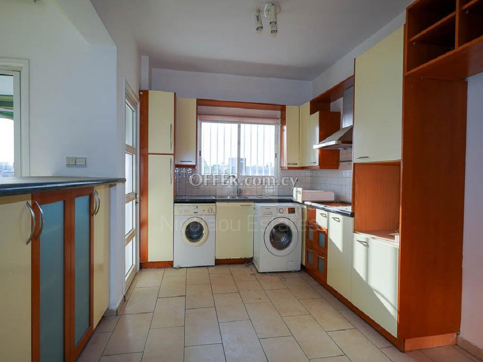 Three bedroom apartment in a very good location in Agios Dometios Agios Pavlos area - 7