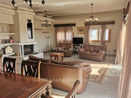 3 Bed 
				Town House
			 For Rent in Kato Polemidia, Limassol - 9