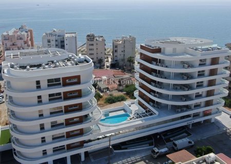 Spectacular Penthouse Apartment with Unobstructed Sea Views - 10