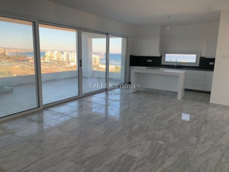 Luxurious Duplex Apartment with Private Roof Terrace in Mackenzie - 10