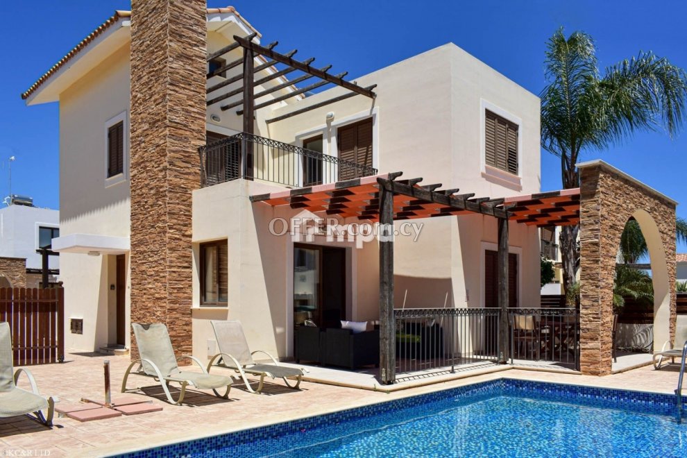 Villa with Swimming Pool in Ayia Thekla for Sale - 1