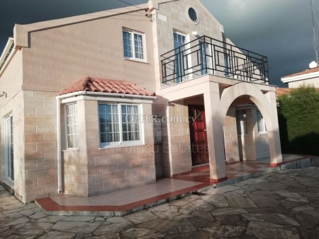 Three bedroom house on a big plot available for sale in Palodia
