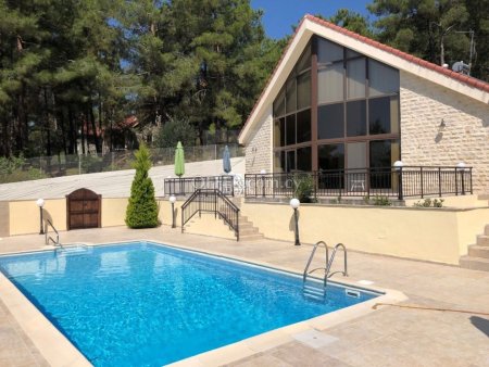 Extraordinary villa in a large plot of land in the heart of the forest in Platres.