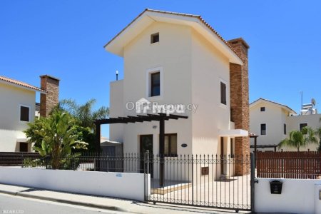 Villa with Swimming Pool in Ayia Thekla for Sale - 9