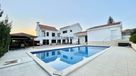 4 Bed Villa 1,170m2 Plot & Private Pool