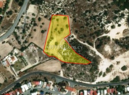 BUILDING LAND OF 8,052 M2 300 M FROM THE BEACH