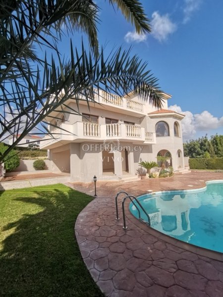 LUXURY 5 BEDROOM VILLA FOR SALE IN AGIOS ATHANASIOS WITH SEA VIEWS!