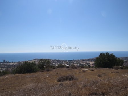 CORNER PLOT WITH UNINTERRUPTED VIEWS IN AG.TYCHONAS