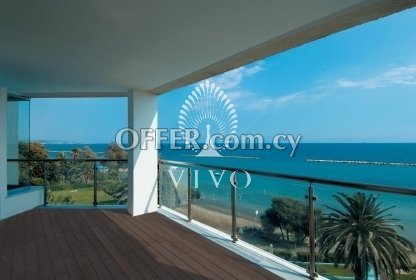 LUXURIOUS 3 BEDROOM APARTMENT DIRECTLY ON THE BEACH