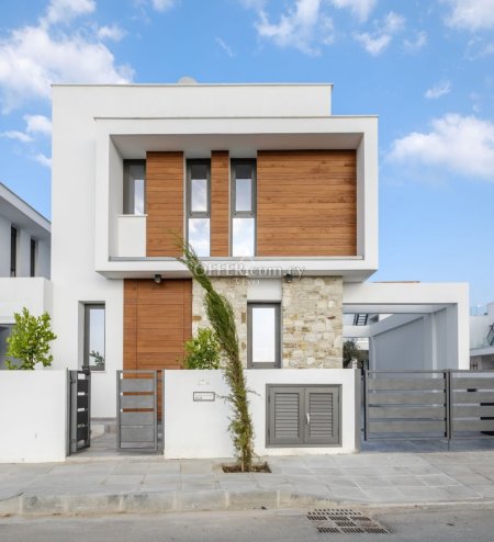 MODERN FIVE BEDROOM CORNER HOUSE IN DEKELEIA AREA