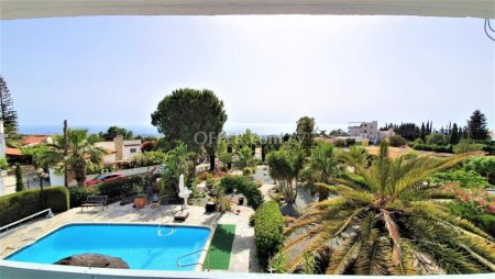 Gorgeous 6 bedroom 4 bathroom Villa for sale in Tala with sea views