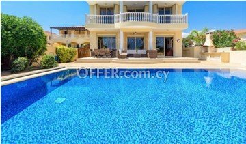 Impressive 5 Bedroom 5 Bathroom Villa In A Large Plot With Swimming Po - 1