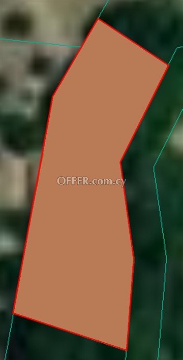 Residential plot of 683 sq.m.  in Klirou