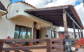 4 Bedroom House Plus Office  In Pallouriotissa - Main Photo