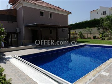 Detached House With Private Pool And Big Yard   Just Metres Away From  - 1