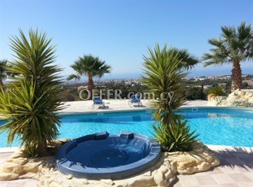 Nice 2 Bedroom Apartment  On Top Floor In Mesa Chorio In Pafos