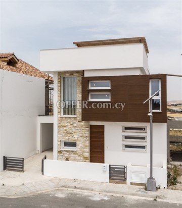 4 Βedroom Ηouse  in Dromolaxia, Larnaka - 1