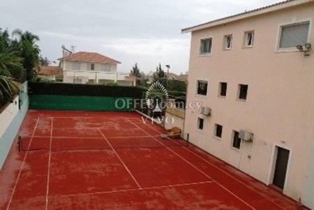 5 BEDROOM HOUSE WITH SWIMMING POOL AND TENNIS COURT - 8