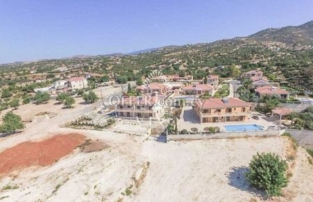 GREAT OPPORTUNITY FOR A LARGE LAND OF 32,716 m2 IN APESIA! - 2