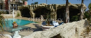 Excellent Four Bedroom Villa With Swimming Pool Paliometocho-Nicosia - 7