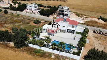 In A Large Land 5 Bedroom Luxury Villa  In Cape Greco And Konnos, Ammo - 4