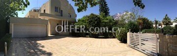 Luxurious 5 Bedroom Villa  In Eleonon Street In Nicosia With 1200 Sq.M - 7