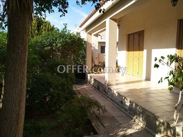 Deluxe 4 Bedroom House  In A Very Nice Area In Strovolos - 6