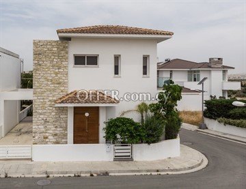 4 Βedroom Ηouse  in Dromolaxia, Larnaka - 3