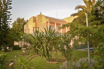 Luxurious 5 Bedroom Villa  In Eleonon Street In Nicosia With 1200 Sq.M - 5