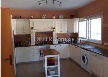 3 Bedroom In Excellent Condition House With Swimming Pool On A Large P - 4
