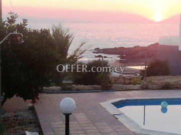 Nea Dimmata Paphos
3 Double Bedroom Private Holiday Beach Villa   - 4