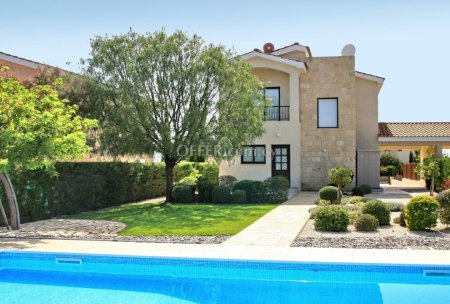 LUXURY THREE BEDROOM VILLA IN KOUKLIA AREA - 2