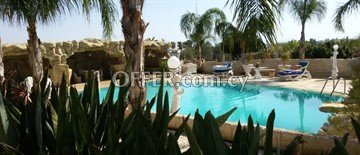 Excellent Four Bedroom Villa With Swimming Pool Paliometocho-Nicosia - 3