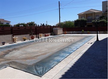 3 Bedroom In Excellent Condition House With Swimming Pool On A Large P - 3