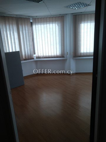 Large Spacious Office Of 191 Sq.M.  In Makariou Avenue - 3