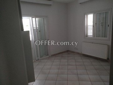 A Very Nice 2 Storey 5 Bedroom House With Big Yard  In Akropolis - 3