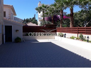 3 Bedroom In Excellent Condition House With Swimming Pool On A Large P - 2