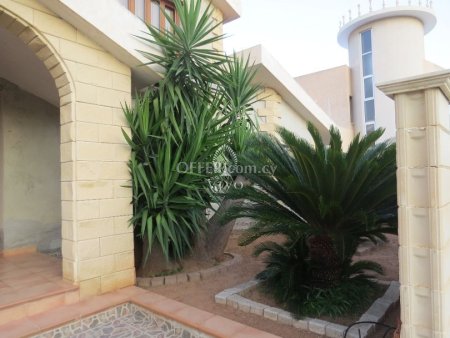 4 BEDROOM VILLA WITH SEPARATE  MAIDS QUARTERS - 4