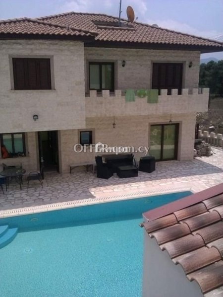 House with swimming pool in Mosfiloti for rent