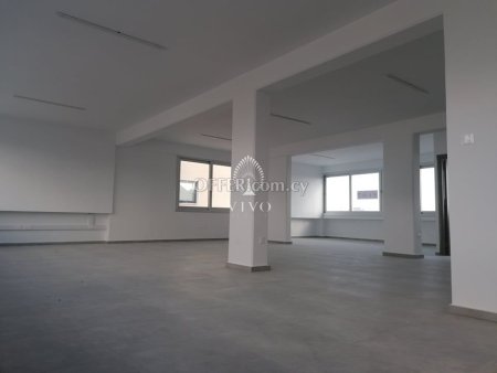 OPEN PLAN OFFICE OF 250 SQ.M AVAILABLE FOR RENT IN THE CITY CENTER