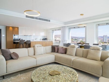 Stunning large three bedroom apartment in Amathus beach front area - 7