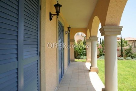 For Sale €1,100,000 Apartment 2 bedrooms Pyrgos Touristiki Periochi Limassol