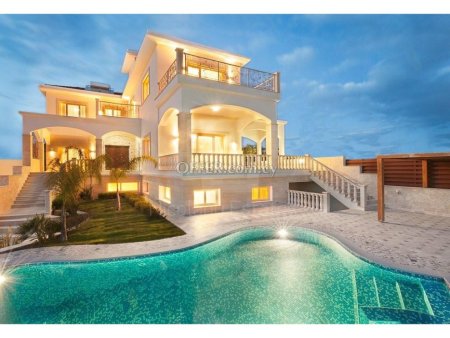 Luxurious villa for sale in Agios Tychonas tourist area