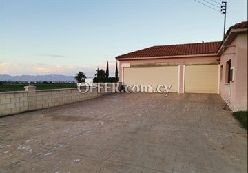 Detached 4 Bedroom House In Large Plot In Paliometocho Nicosia - 7