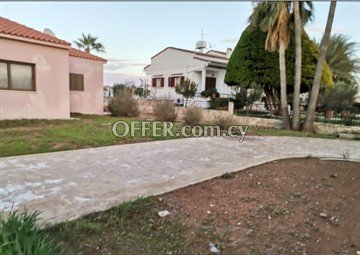 Detached 4 Bedroom House In Large Plot In Paliometocho Nicosia - 3
